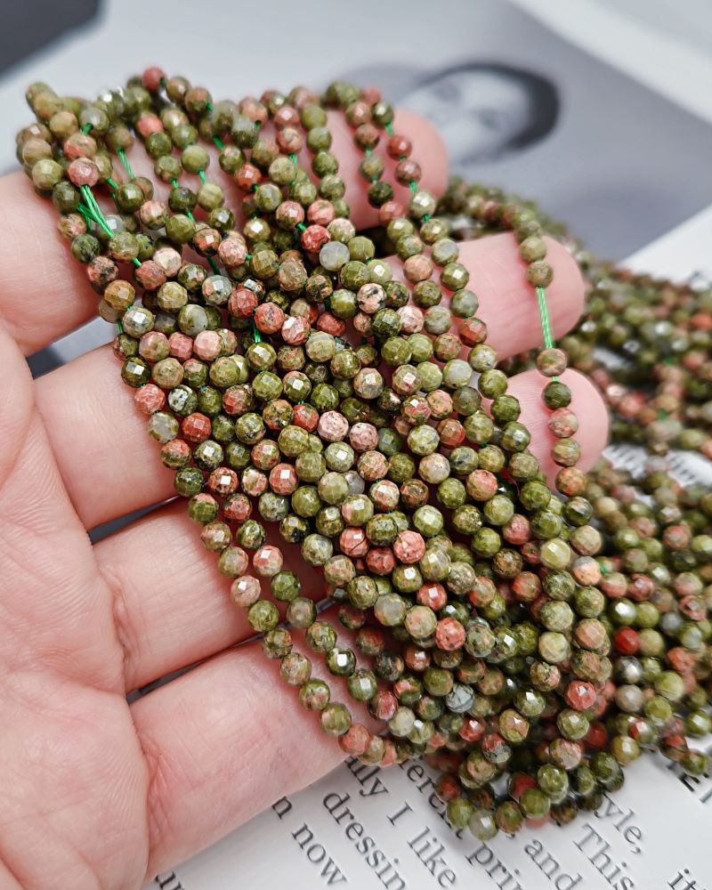 Нить 37-38 см Унакит натуральный граненые бусины 3-3.2 мм (8364-3) купить в Воронеже | Заказать в интернет-магазине Viva Beads
