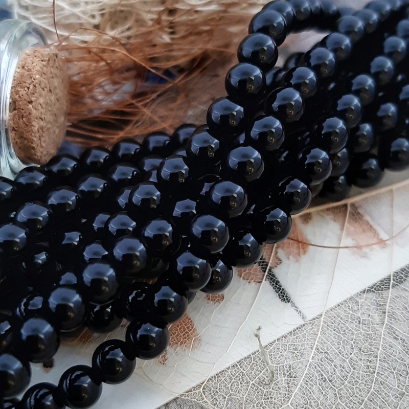 Нить 19 см  Агат черный бусины гладкий шар 4 мм (521-4) купить в Воронеже | Заказать в интернет-магазине Viva Beads
