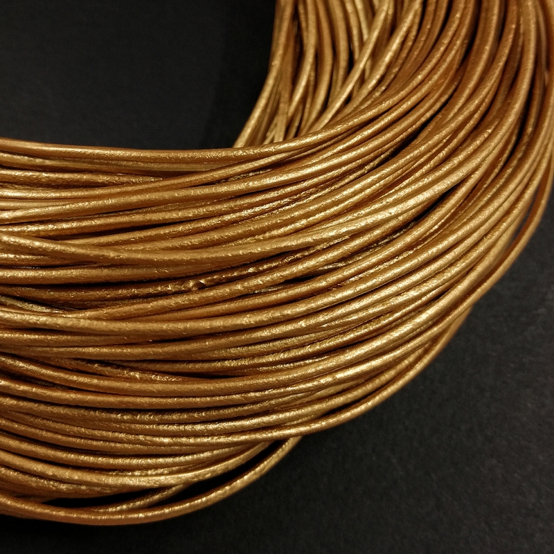 Шнур кожаный 1,5 мм ПЕРЛАМУТРОВЫЙ золото (2990-ЗОЛ)
