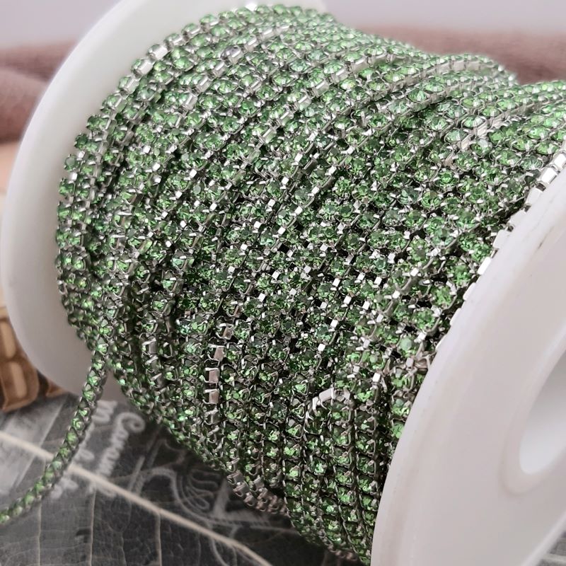 50 см Цепь стразовая 2 мм SS6 зеленая серебре (3549-ЗС) купить в Воронеже | Заказать в интернет-магазине Viva Beads
