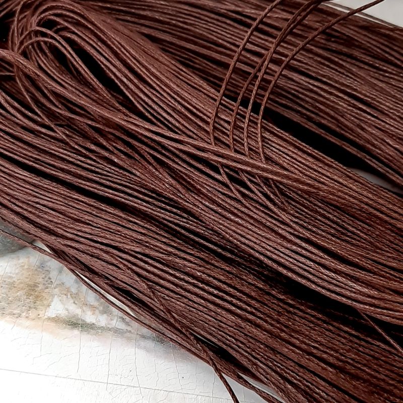 5 м Шнур вощеный 0,7 мм коричневый (2010-КОР) купить в Воронеже | Заказать в интернет-магазине Viva Beads
