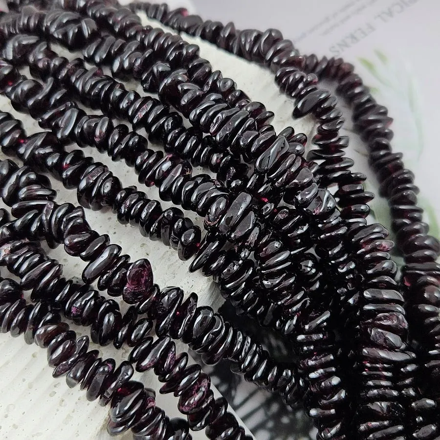 Нить 20 см Гранат натуральный крошка 7-10 мм (9985) купить в Воронеже | Заказать в интернет-магазине Viva Beads
