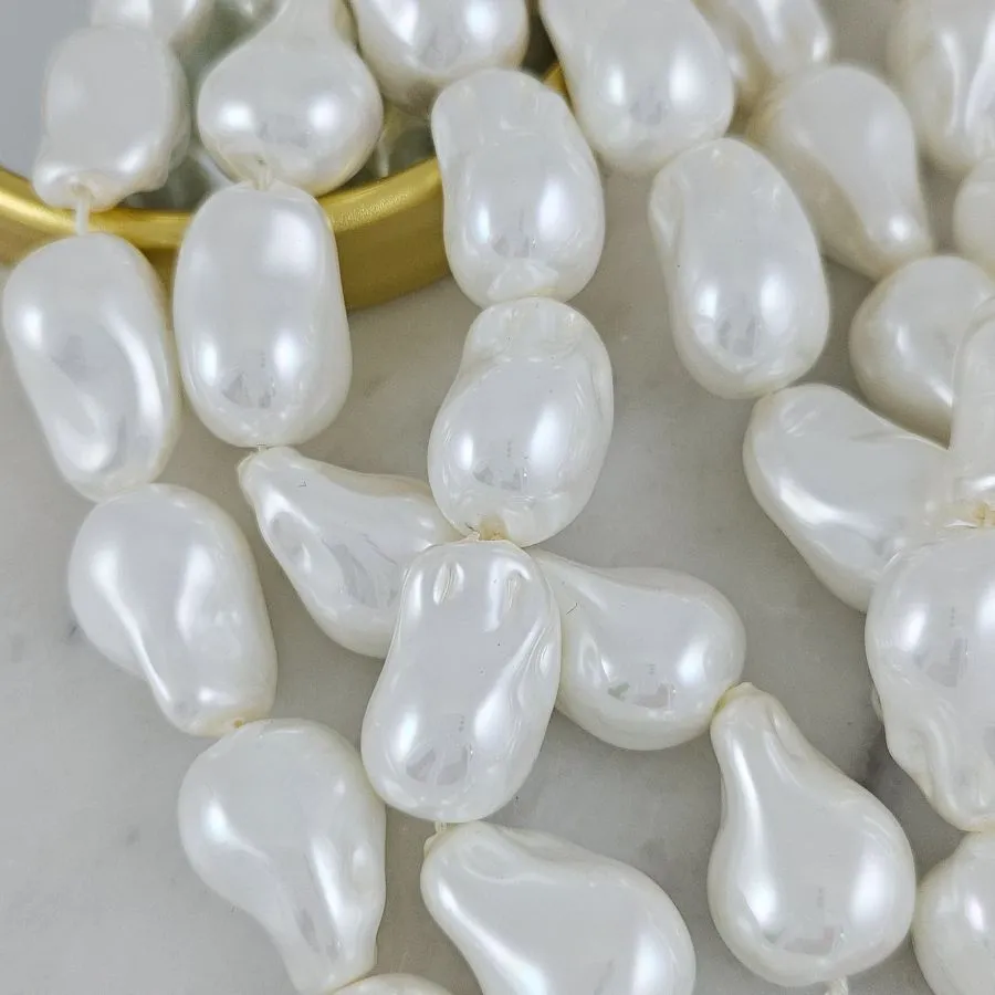 1 шт. Жемчуг майорка 15х17.5х23-25 мм, форма капля барокко, белый (6430-24) купить с доставкой по России | Интернет-магазин Viva Beads