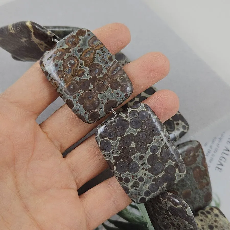 1 шт. Риолит / Леопардовая яшма / ок. 40х29.6х7.6-7.9 мм, крупные прямоугольные бусины (9984) для бижутерии купить с доставкой по России | Интернет‑магазин Viva Beads
