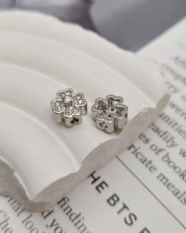 УЦЕНКА 1 шт. Бусина /разделитель/ с фианитами Клевер 8х5 мм родиевое покрытие (8415-Р) купить в Воронеже | Заказать в интернет-магазине Viva Beads
