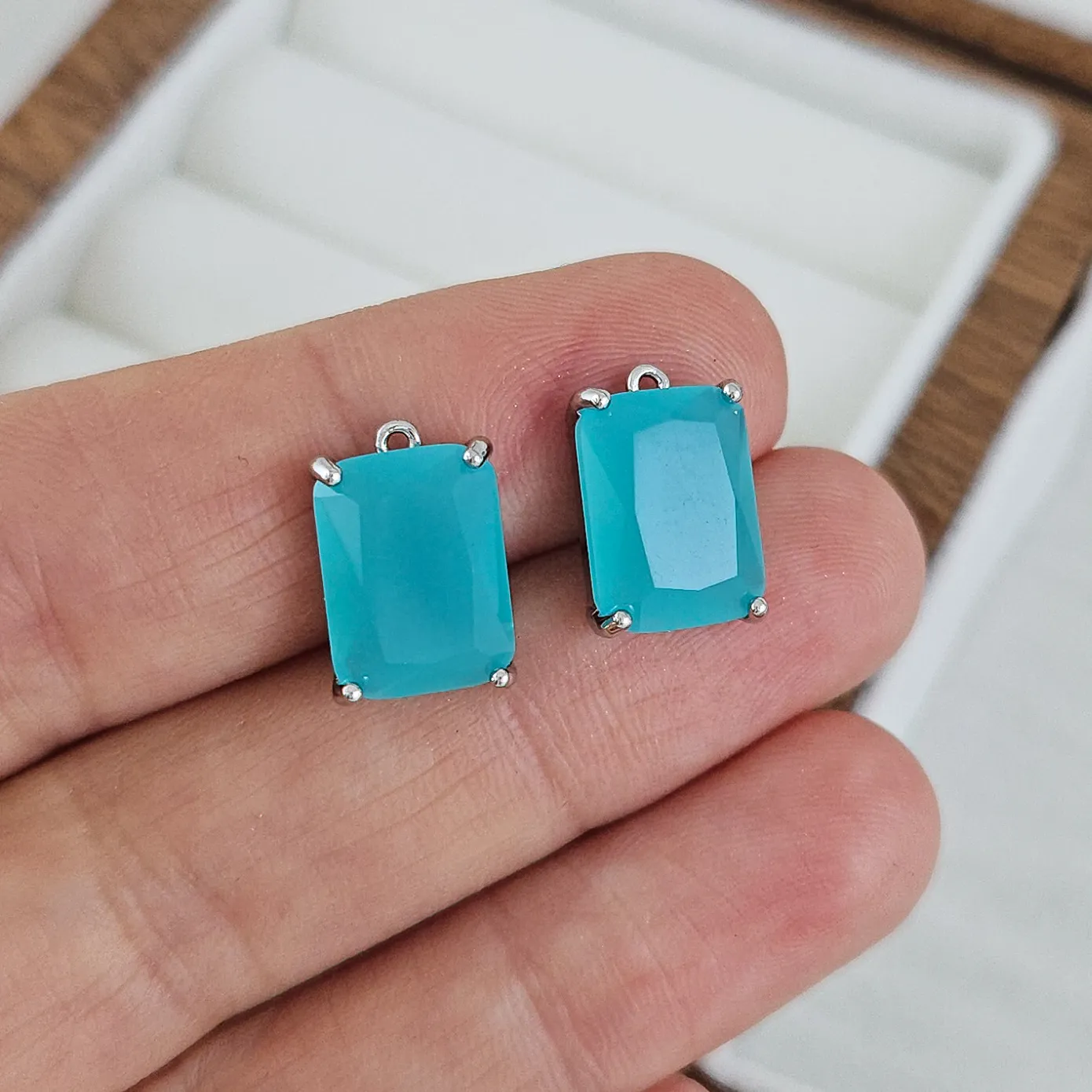 Подвеска прямоугольная с кристаллом 13.5x9 мм, родиевое покрытие, бирюзовый (10216-Р-БИР) купить с доставкой по России | Интернет-магазин Viva Beads