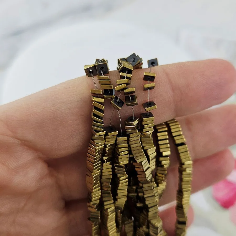 Нить 40 см Гематит, гематин ок. 3х0.9 мм бусины плоский квадрат, цвет античное золото (7896-3) для бижутерии купить с доставкой по России | Интернет‑магазин Viva Beads
