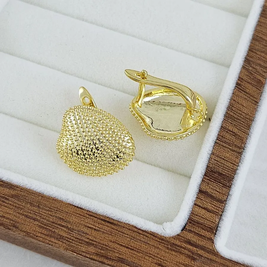 Швензы Ракушка 16.7х16 мм с английским замком,позолота 14К (10290-З) швензы для серег купить с доставкой по России | Интернет-магазин Viva Beads