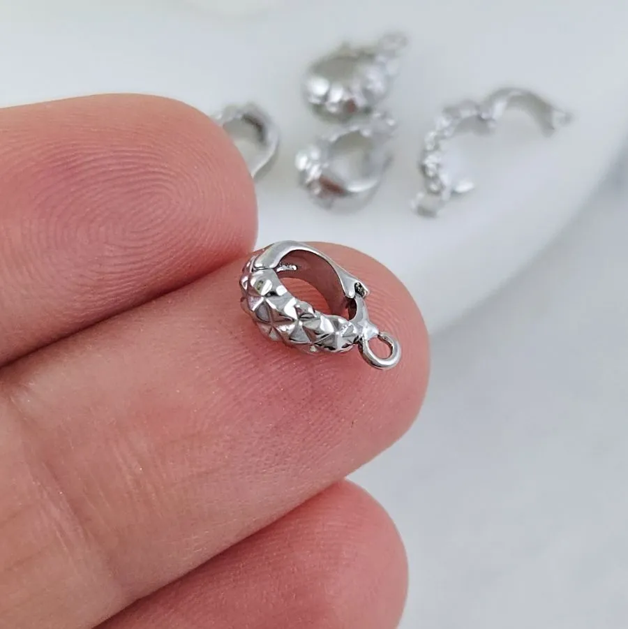 Бейл разъемный с текстурой 10х3.7x6 мм, внутренний размер 4.7х3.2 мм, родиевое покрытие (10214-Р) купить с доставкой по России | Интернет-магазин Viva Beads