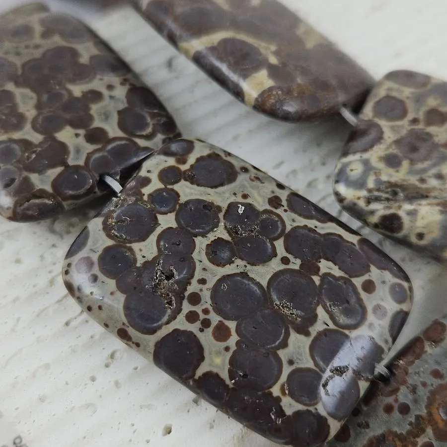 1 шт. Риолит / Леопардовая яшма / ок. 40х29.6х7.6-7.9 мм, крупные прямоугольные бусины (9984) купить в Воронеже | Заказать в интернет-магазине Viva Beads
