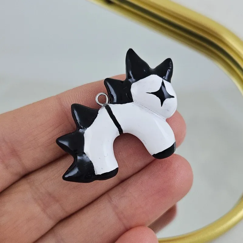 Подвеска Лошадка ручной работы ок. 40x30 мм, белый в черным (10280-ЧБ) купить с доставкой по России | Интернет-магазин Viva Beads