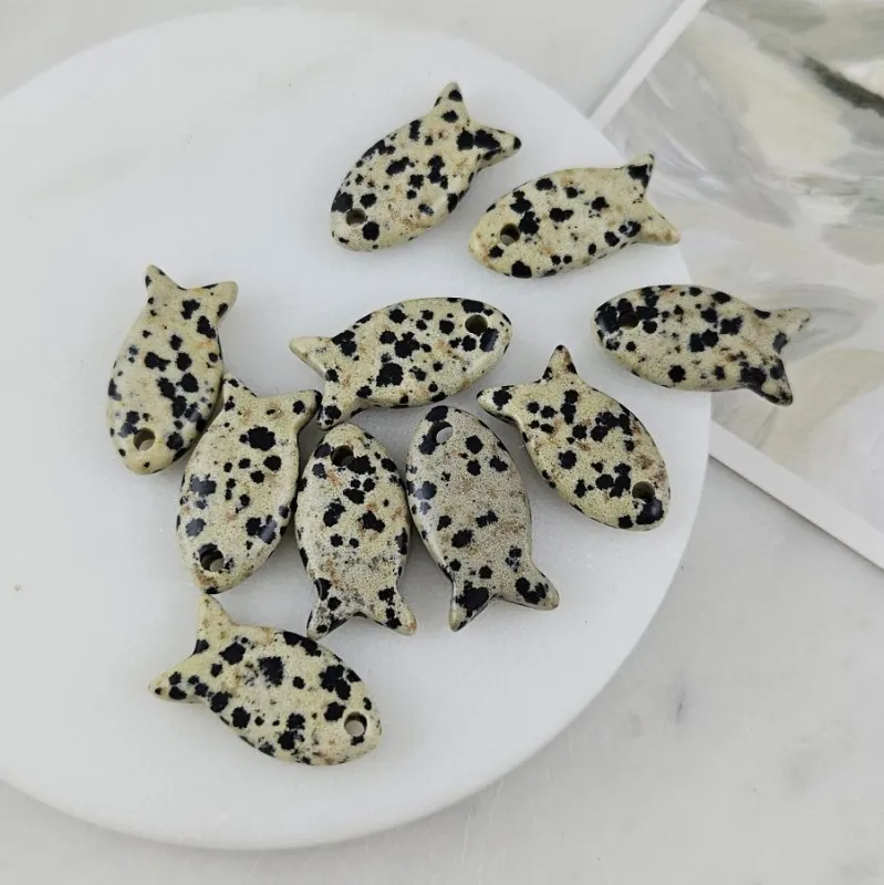 Подвеска Рыба 24-25х12-13х5-6 мм далматиновая яшма (9191-ДЯ) для бижутерии купить с доставкой по России | Интернет‑магазин Viva Beads
