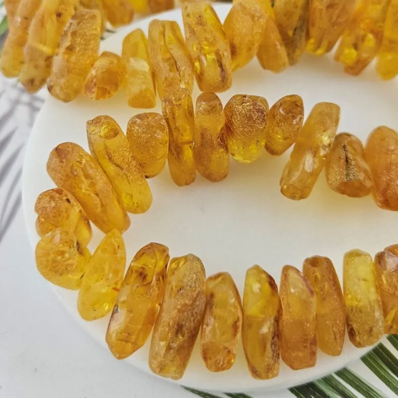 1 шт. Бусины из натурального нешлифованного янтаря кусочки 24-28х6-9 мм (10014-3/бус) купить в Воронеже | Заказать в интернет-магазине Viva Beads
