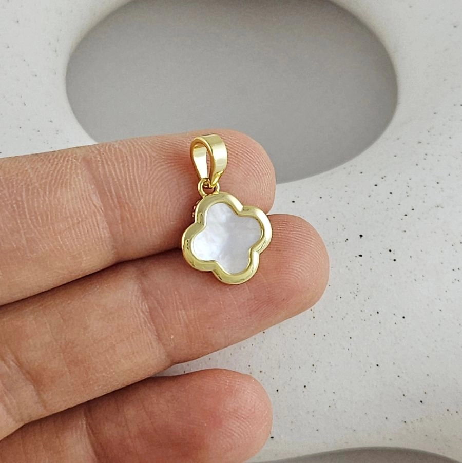 Подвеска кулон Клевер с перламутром 14х11.8 мм позолота 18К (7616-З) купить с доставкой по России | Интернет-магазин Viva Beads