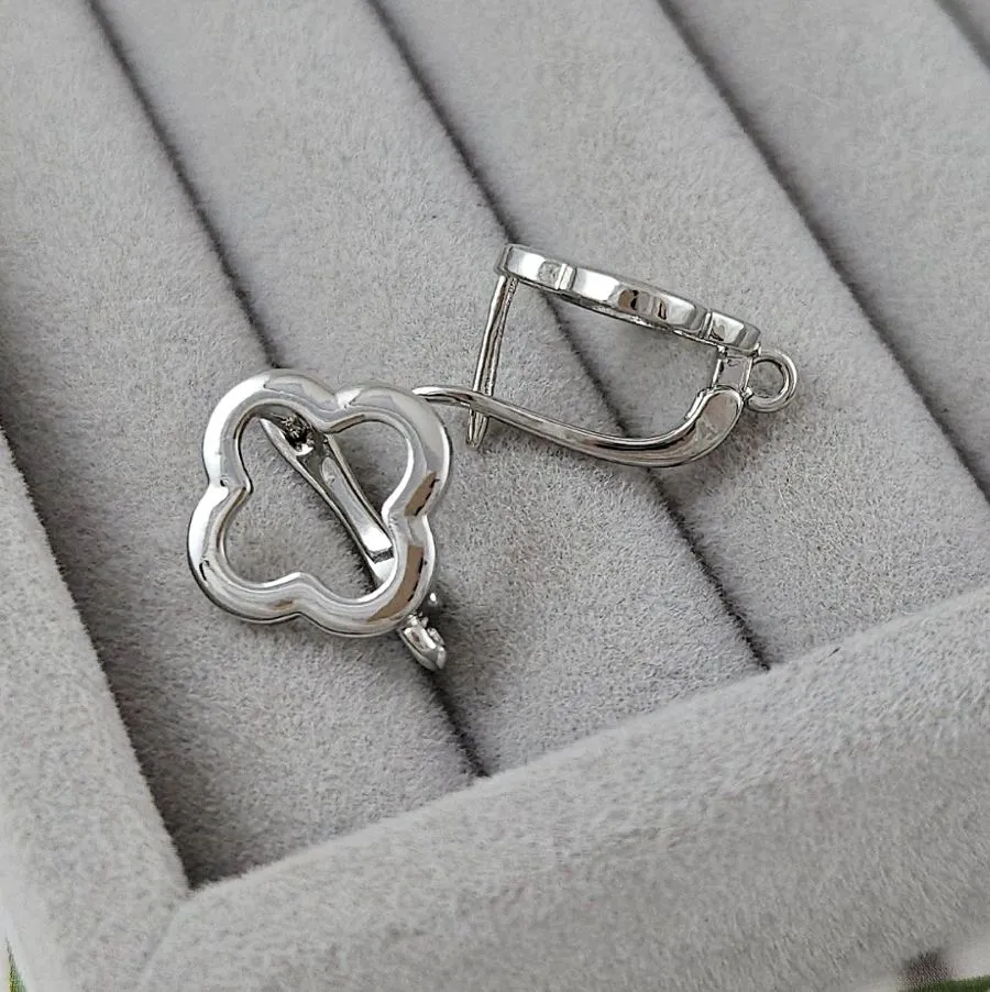 Швензы Клевер 16.3х13.8 мм с английским замком, родиевое покрытие (9957-Р) купить в Воронеже | Заказать в интернет-магазине Viva Beads
