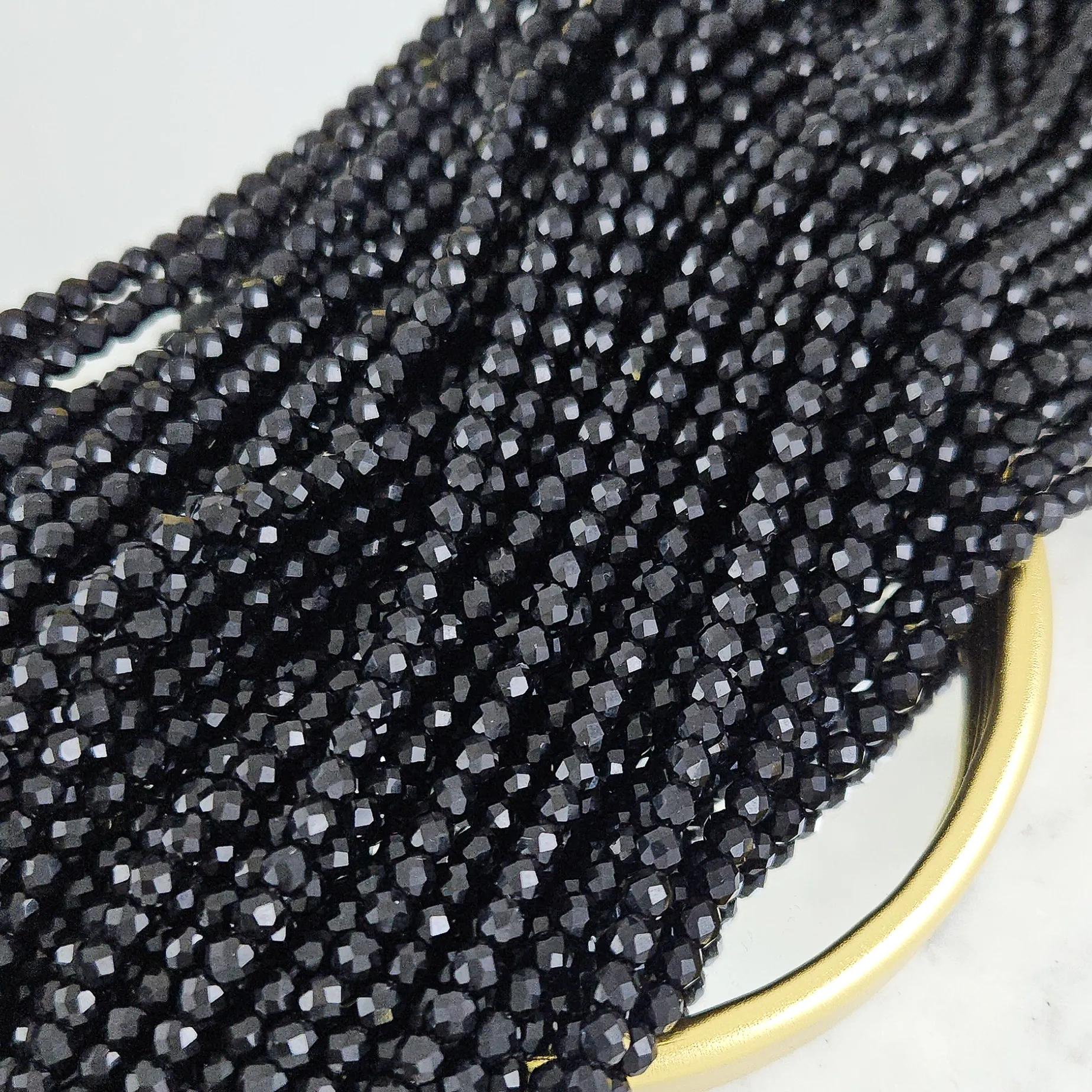 Нить 36 см Бусины стеклянные ок. 3.8 мм, граненый шар, черный (10256-4) купить с доставкой по России | Интернет-магазин Viva Beads