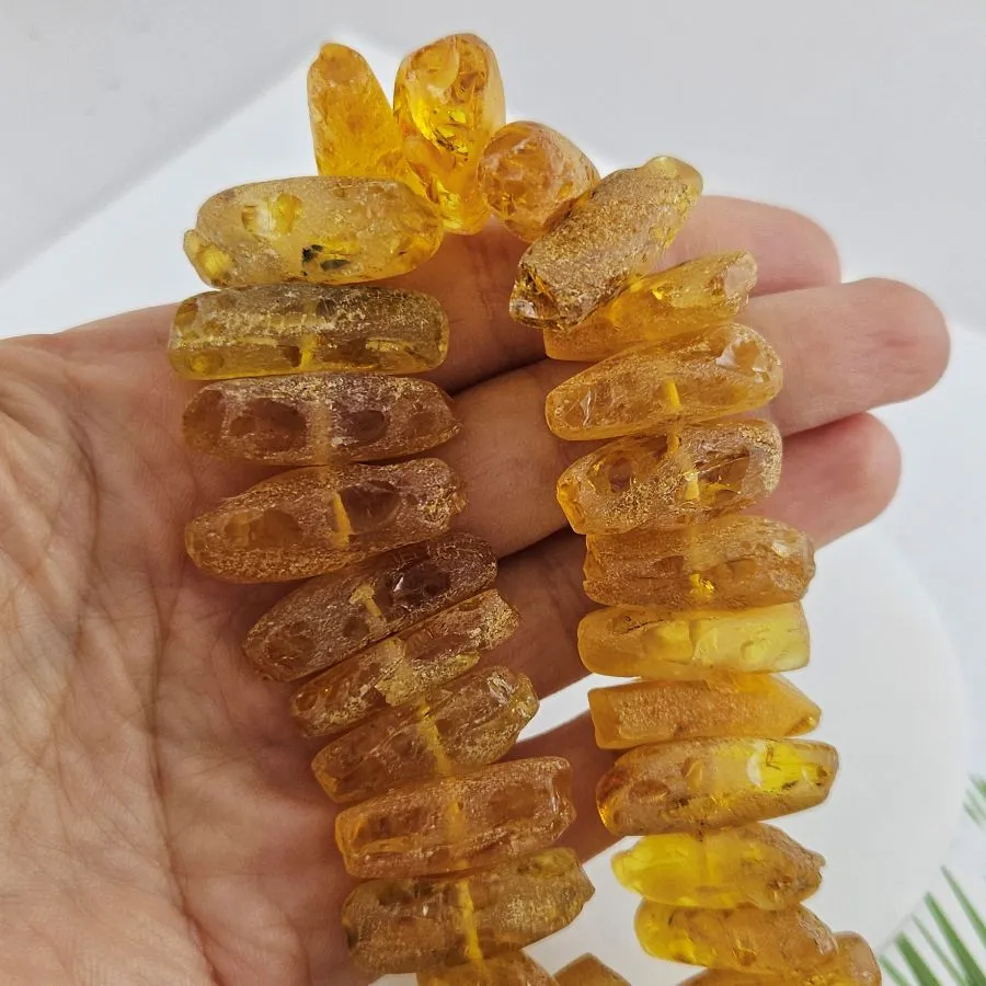 1 шт. Бусины из натурального нешлифованного янтаря кусочки 24-28х6-9 мм (10014-3/бус) купить в Воронеже | Заказать в интернет-магазине Viva Beads
