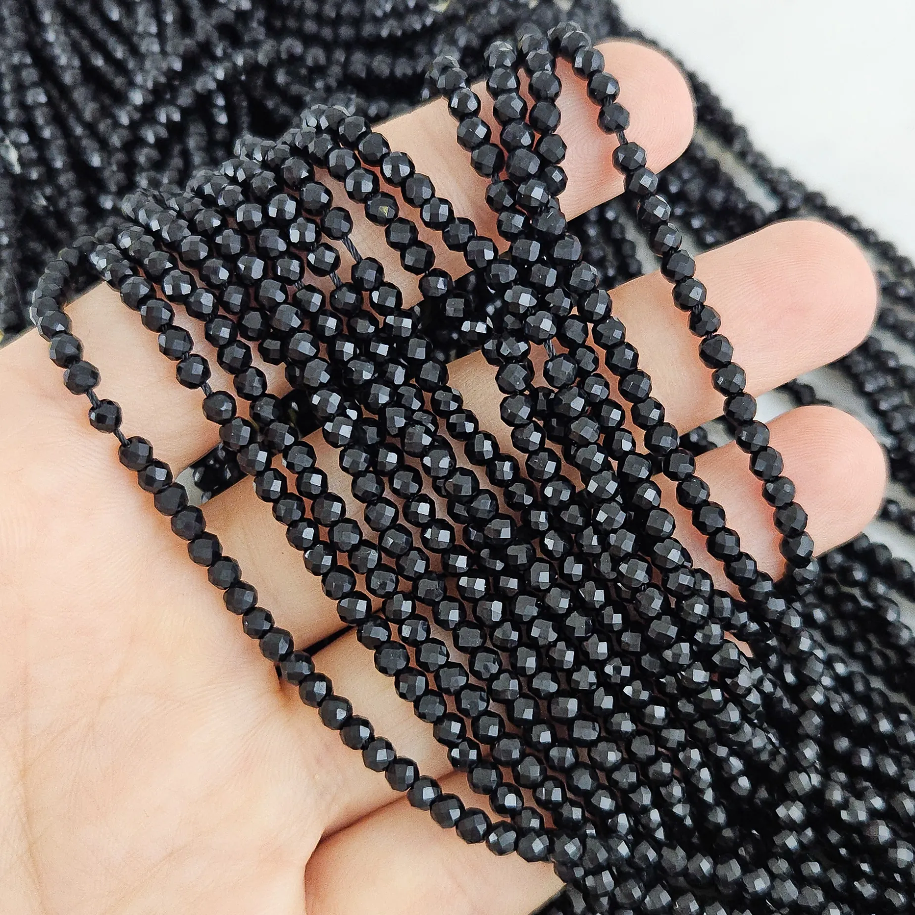 Нить 34 см Бусины стеклянные ок. 3 мм, граненый шар, черный (10256-3) купить с доставкой по России | Интернет-магазин Viva Beads