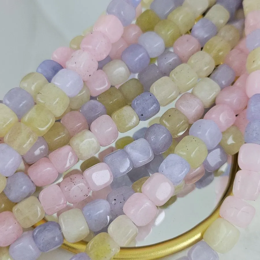 Нить 18 см Жадеит натуральный тонированный ок. 7-7.5 мм бусины формы куб, микс (10259-МИКС) для бижутерии купить с доставкой по России | Интернет‑магазин Viva Beads
