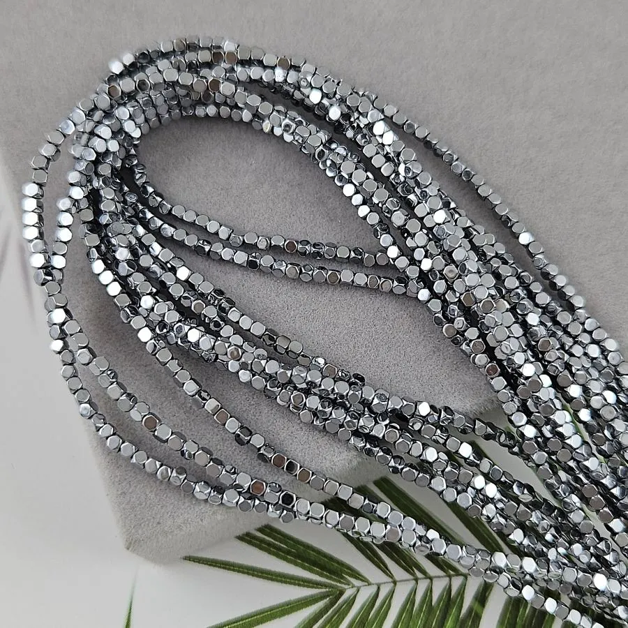 Нить 39 см Гематит, гематин 1.8-2 мм граненый куб цвет платина (6999-П) купить в Воронеже | Заказать в интернет-магазине Viva Beads
