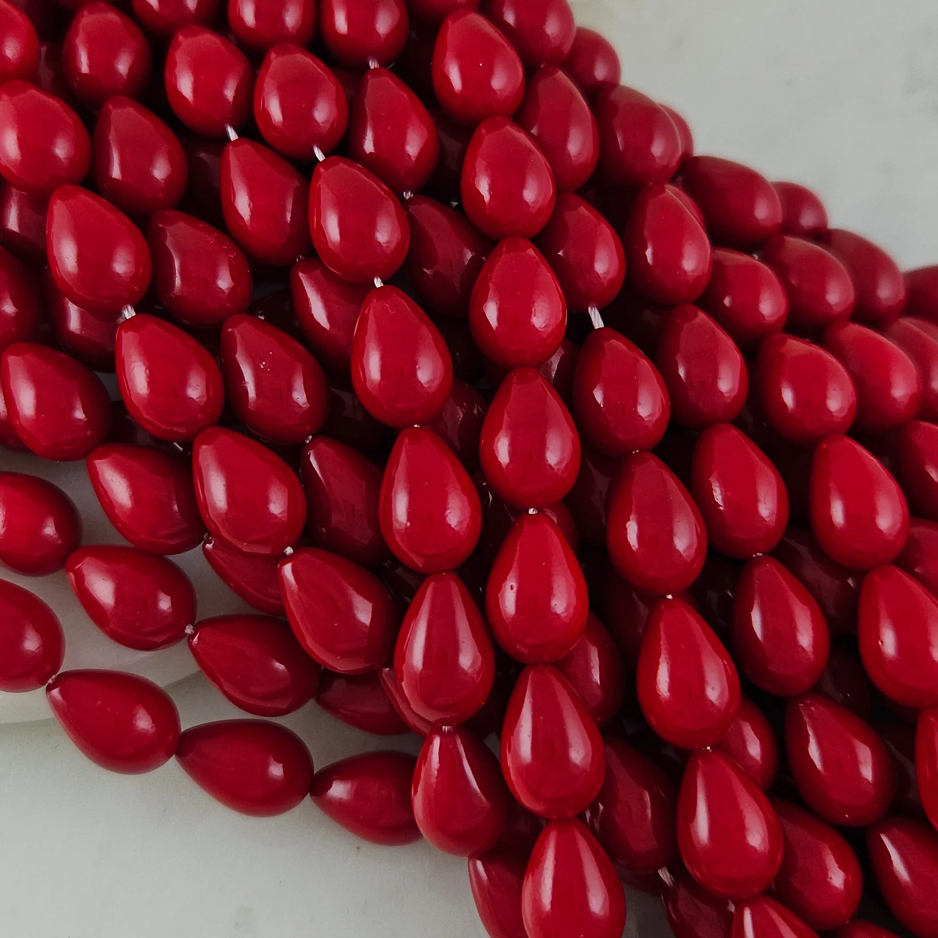 Нить 40 см Жемчуг майорка ок. 9х13 мм бусина гладкая капля, красный (9742-КРАС) купить с доставкой по России | Интернет-магазин Viva Beads