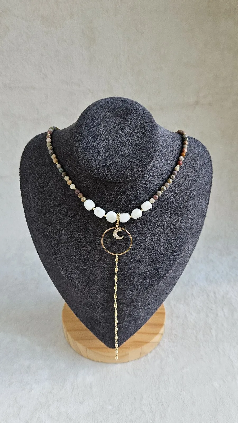 Колье-галстук из яшмы и перламутра с подвеской Месяц (НАБОР-83)