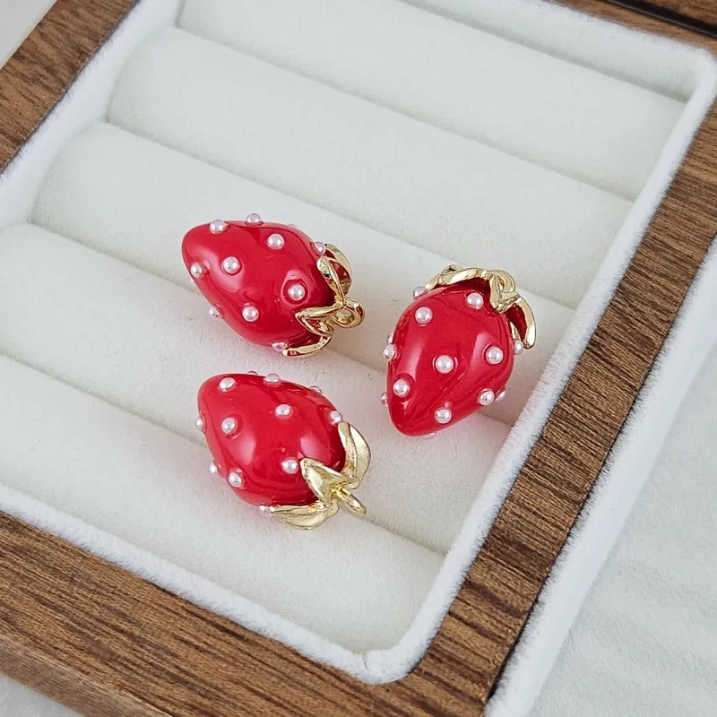 Подвеска Клубника 18.7х12.5мм акрил, красный, позолота 14К (10229-З-КРАС) купить с доставкой по России | Интернет-магазин Viva Beads