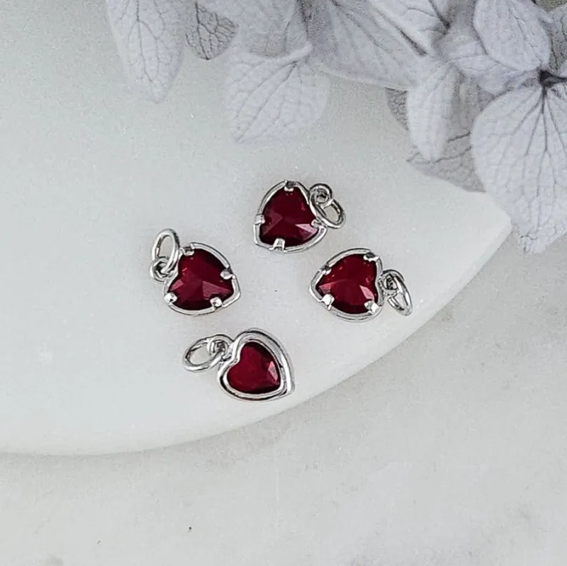 Подвеска Сердце с фианитом 6х8 мм красный, родиевое покрытие (8030-РКРАС) купить с доставкой по России | Интернет-магазин Viva Beads