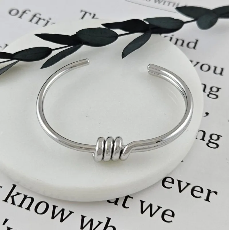 Браслет жесткий 62.7х52х3 мм, родиевое покрытие (10035-Р) купить с доставкой по России | Интернет-магазин Viva Beads