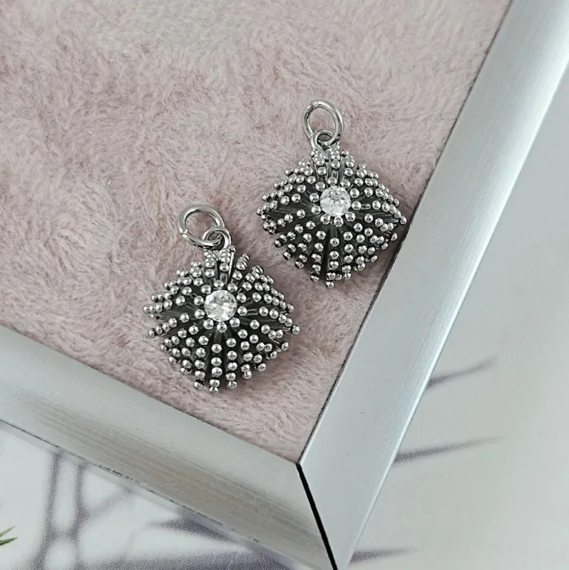 Подвеска объемная 17.7х15х7.4 мм с фианитом, родиевое покрытие (10092-Р) купить с доставкой по России | Интернет-магазин Viva Beads