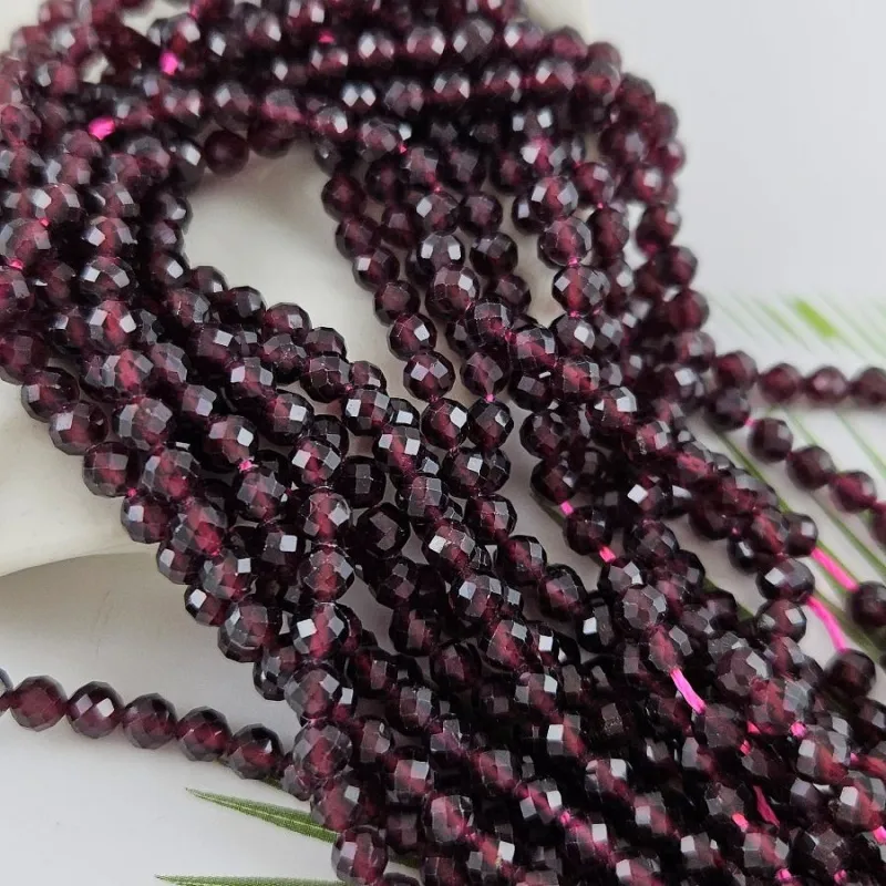 Нить 19 см Гранат натуральный ок. 4.2 мм, граненые бусины (6102-4) купить в Воронеже | Заказать в интернет-магазине Viva Beads
