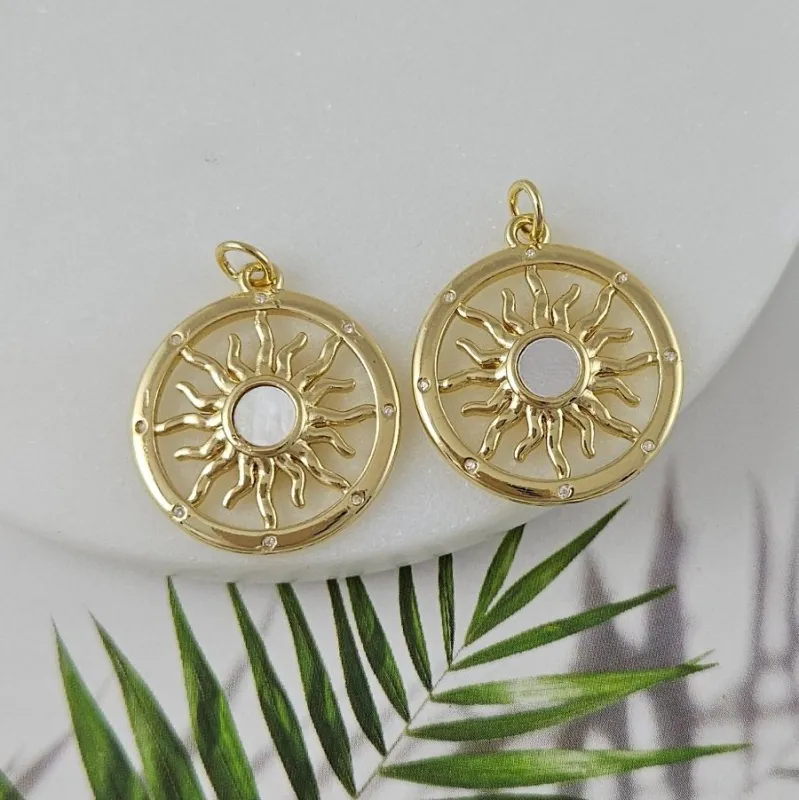 Подвеска Солнце 24.5х21.8 мм с фианитами  и перламутром, позолота 14К (9958-З)