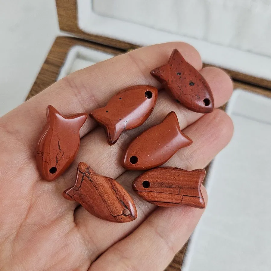 Подвеска Рыба 22х11.6х5.9 мм, красная яшма (9191-КЯ) для бижутерии купить с доставкой по России | Интернет‑магазин Viva Beads
