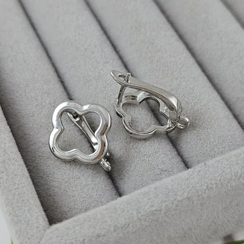 Швензы Клевер 16.3х13.8 мм с английским замком, родиевое покрытие (9957-Р) купить в Воронеже | Заказать в интернет-магазине Viva Beads
