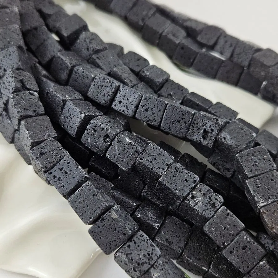 Нить 19 см Лава натуральная бусины куб ок. 10-11 мм черный (4559-10) купить в Воронеже | Заказать в интернет-магазине Viva Beads
