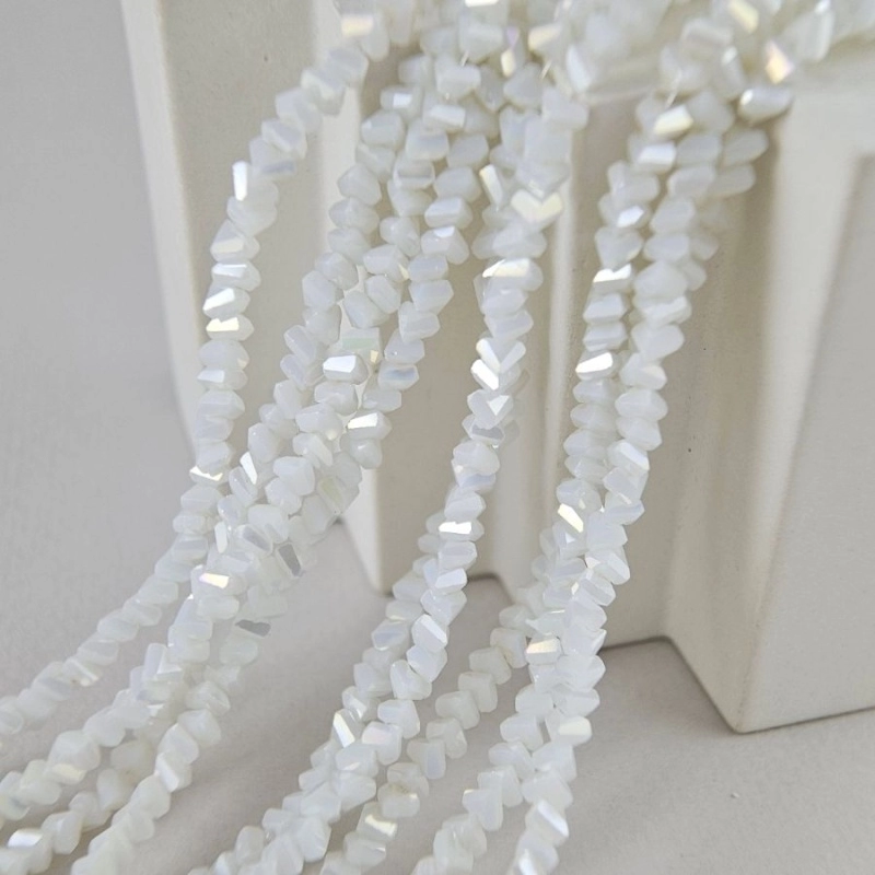 Нить 33 см Бусины алмазное стекло ок. 4 мм белый АВ (7338-4-БЕЛАВ) купить в Воронеже | Заказать в интернет-магазине Viva Beads
 Нить 33 см Бусины алмазное стекло ок. 4 мм белый АВ (7338-4-БЕЛАВ) купить в Воронеже | Заказать в интернет-магазине Viva Beads