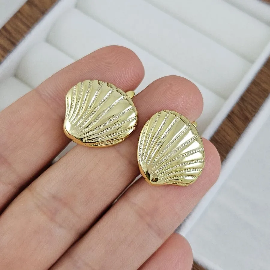 Швензы Ракушка 16.3х16.8 мм с английским замком, позолота 14К (10291-З) швензы для серег купить с доставкой по России | Интернет-магазин Viva Beads