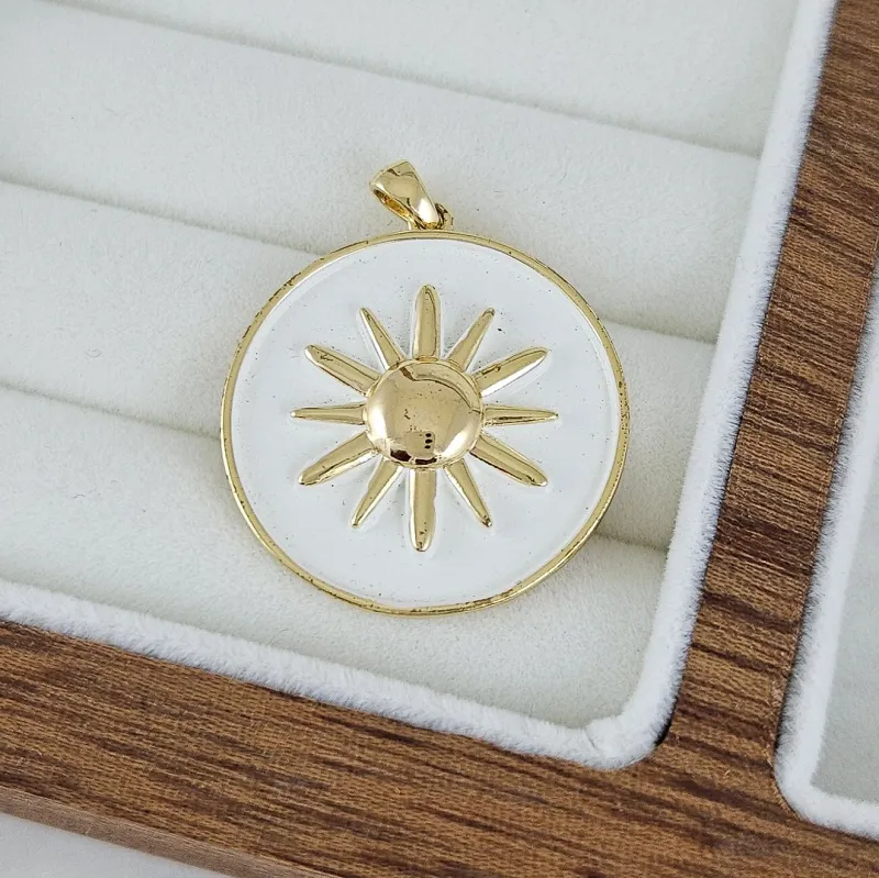 Подвеска круглая 25 мм позолота 14К, белая эмаль (5448-ЗБ) купить с доставкой по России | Интернет-магазин Viva Beads