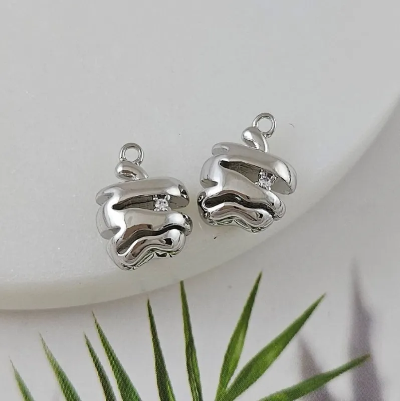 Подвеска Яблоко 13.3x9.9х4.7 мм с фианитом, родиевое покрытие (9954-Р)