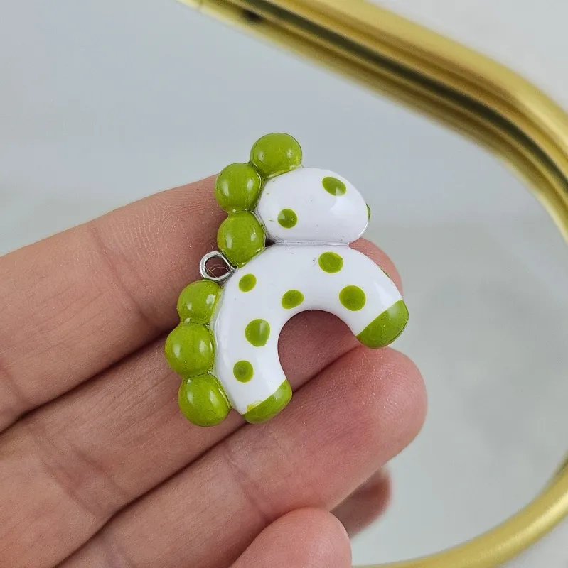 Подвеска Лошадка ручной работы ок. 30x26 мм, белый в зеленый горошек (10280-ЗЕЛ) купить с доставкой по России | Интернет-магазин Viva Beads