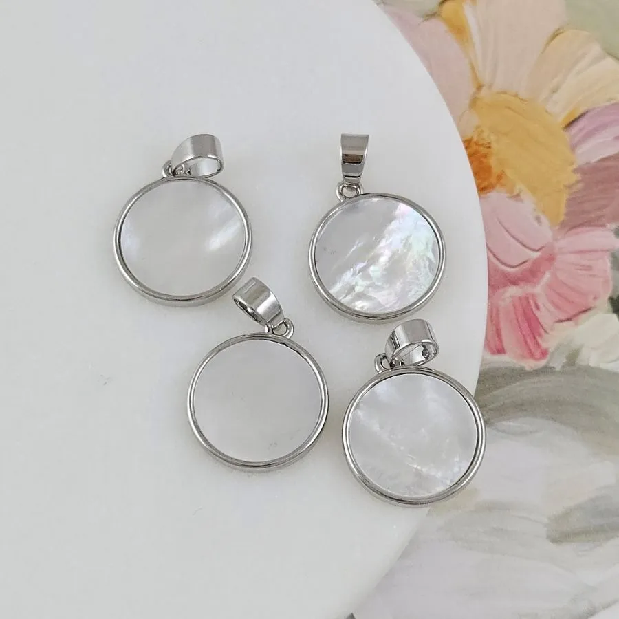 Подвеска кулон круглый с перламутром 14.6 мм родиевое покрытие (10139-Р) купить с доставкой по России | Интернет-магазин Viva Beads