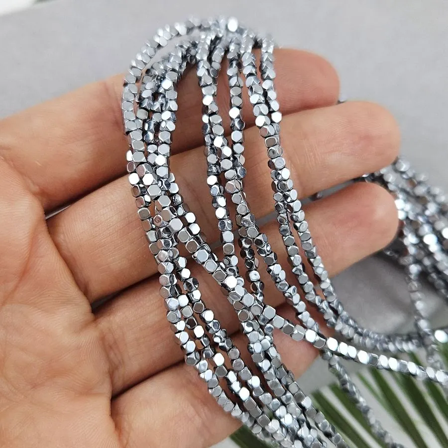 Нить 39 см Гематит, гематин 1.8-2 мм граненый куб цвет платина (6999-П) купить в Воронеже | Заказать в интернет-магазине Viva Beads
