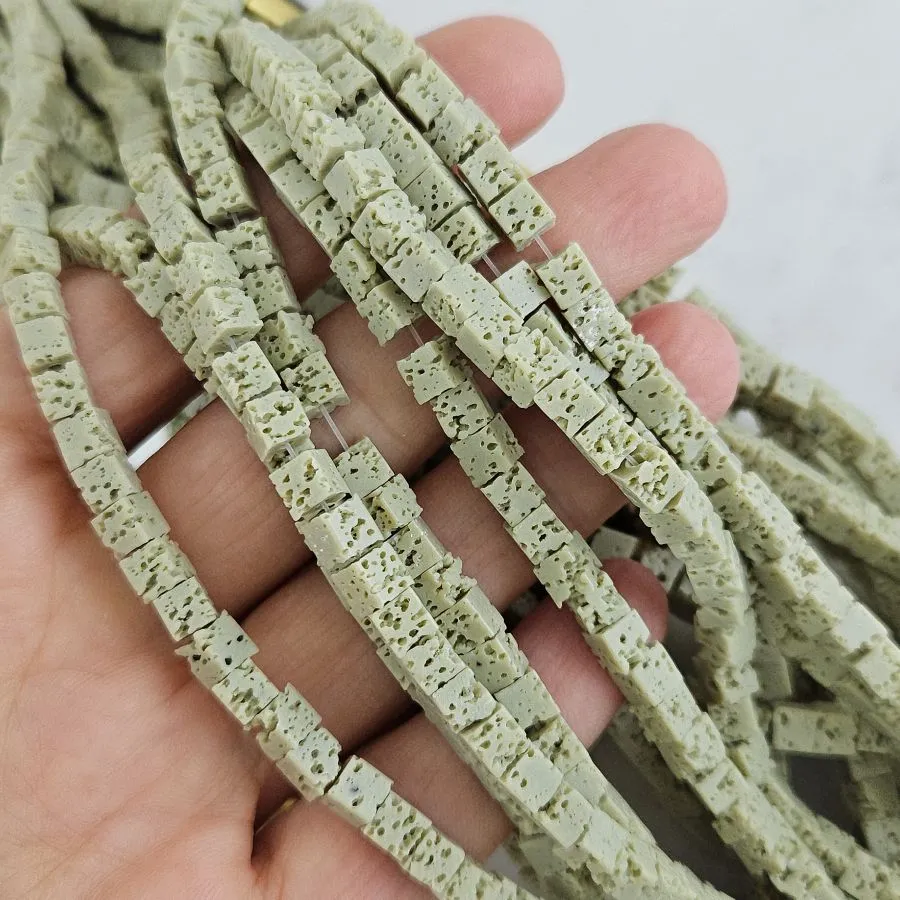 Нить 18 см Лава натуральная ок. 4 мм, бусины куб, оливковый (10277-4) для бижутерии купить с доставкой по России | Интернет‑магазин Viva Beads
