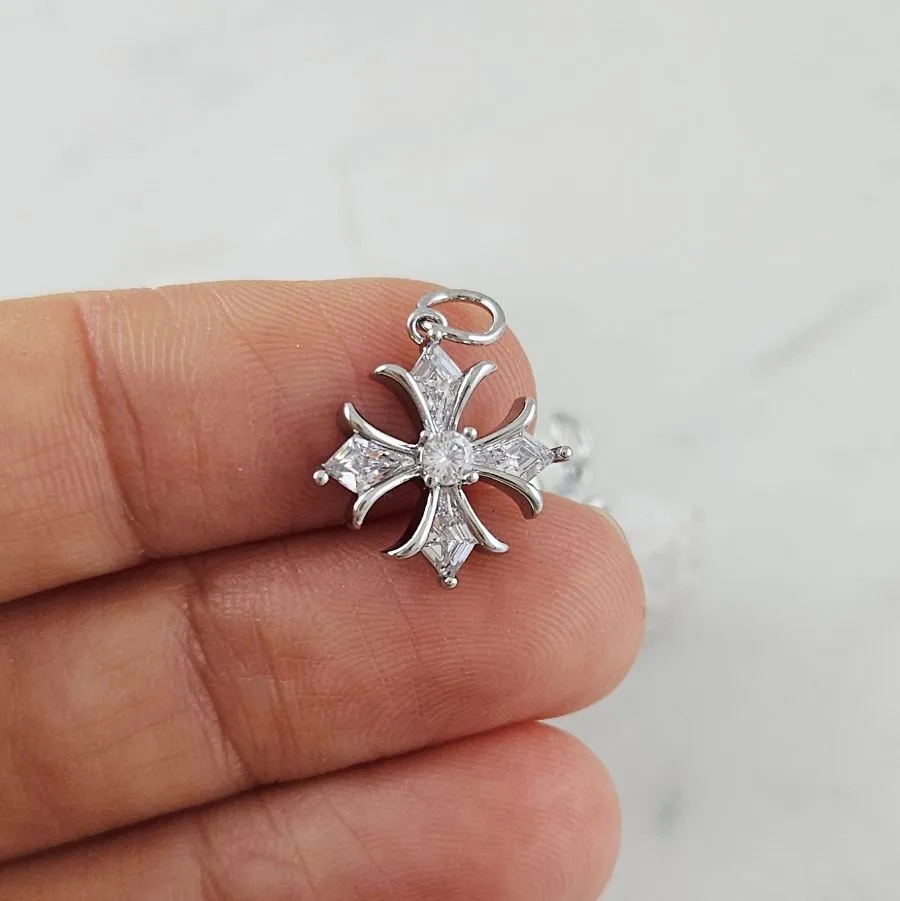 Подвеска Крест с фианитами 15.3x14.2 мм родиевое покрытие (10117-Р) купить с доставкой по России | Интернет-магазин Viva Beads