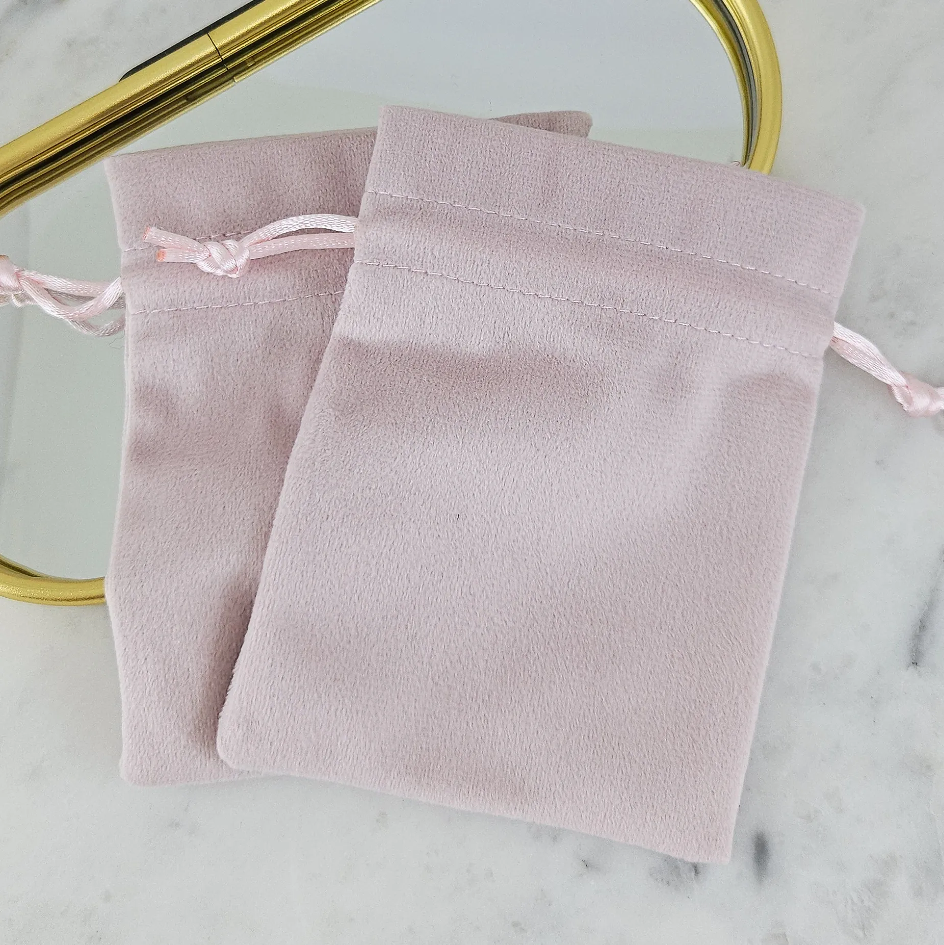 Мешочек бархатный для украшений ок. 9х12 см, цвет нежно-розовый (10249-РОЗ) для бижутерии купить с доставкой по России | Интернет-магазин Viva Beads