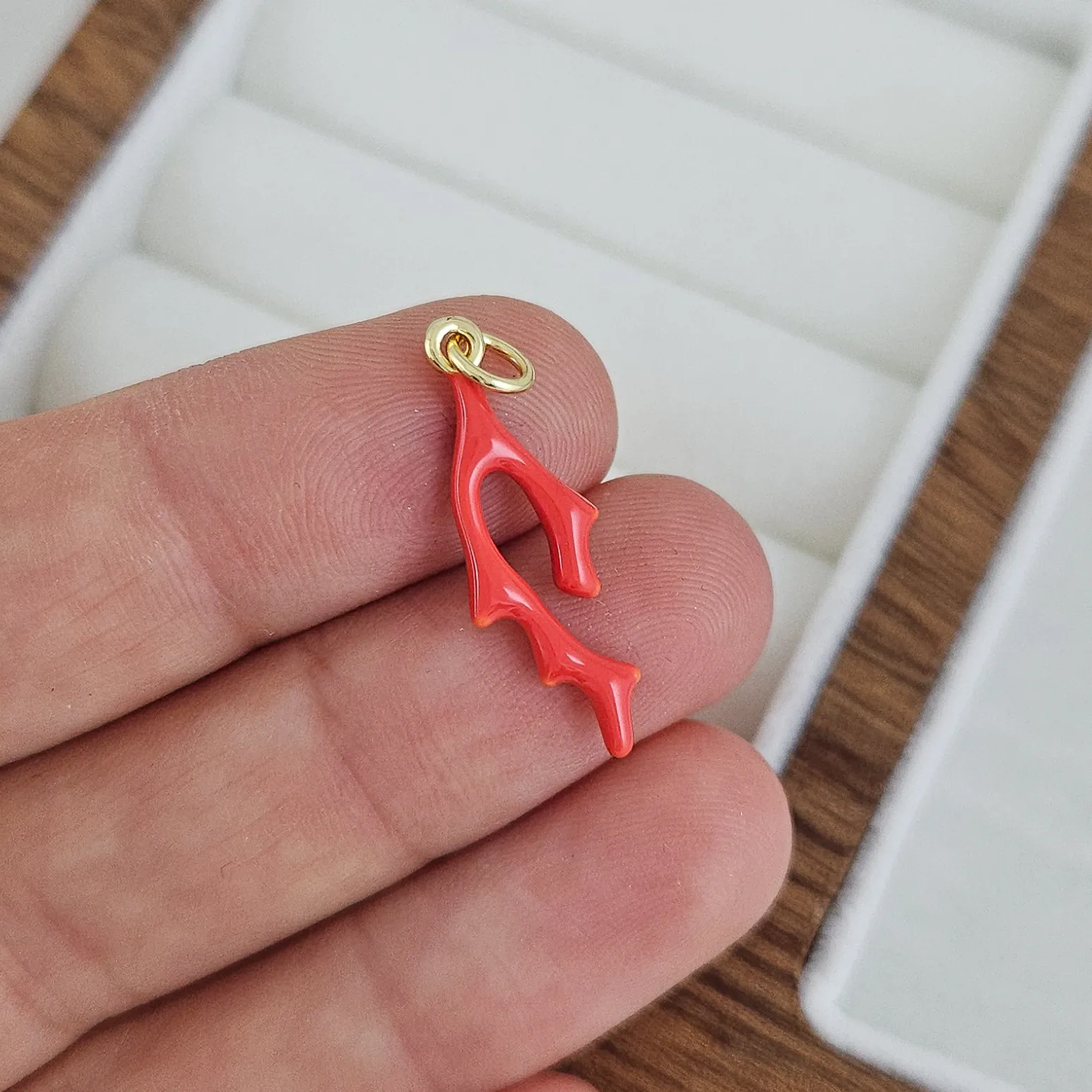 Подвеска Веточка коралла 24.8х9х2.3 мм позолота 14К, эмаль (10234-З) купить с доставкой по России | Интернет-магазин Viva Beads