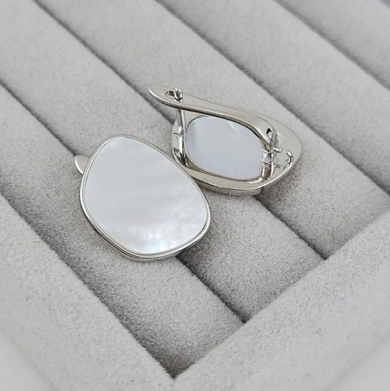 Швензы с перламутром 19.4х15.2 мм с английским замком, родиевое покрытие (7947-Р) швензы для серег купить с доставкой по России | Интернет-магазин Viva Beads