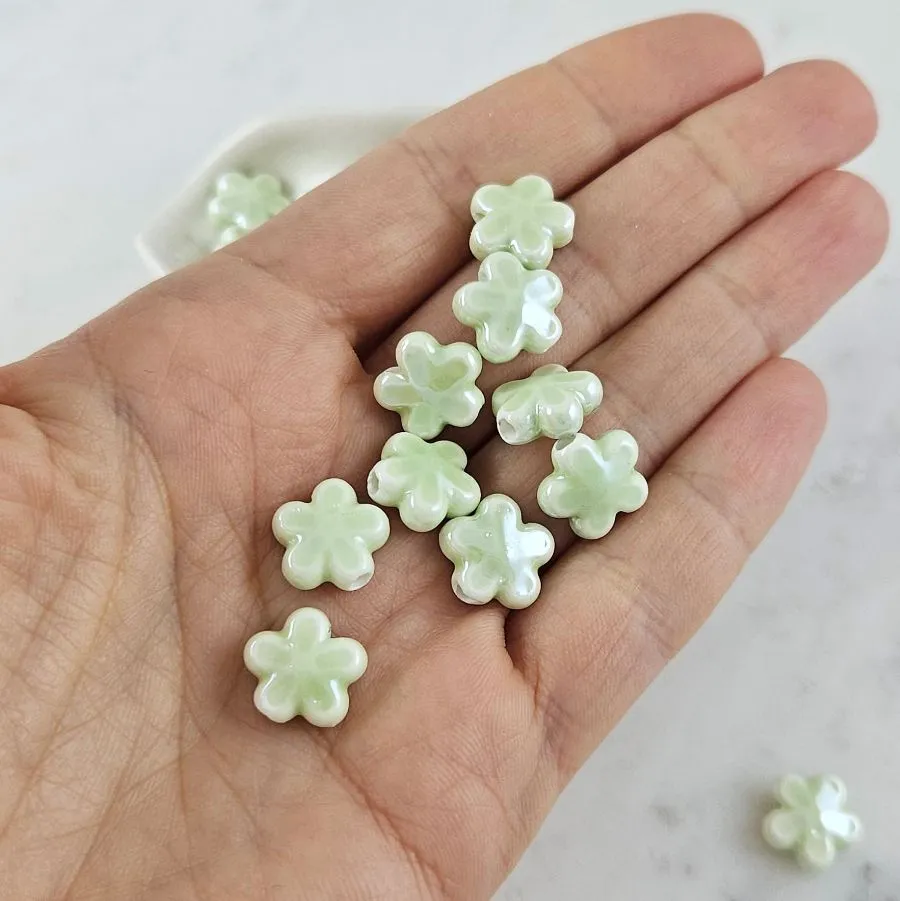 1 шт. Бусина Цветок 11х12 мм зеленый, керамика (6478-11-ЗЕЛ) купить с доставкой по России | Интернет-магазин Viva Beads