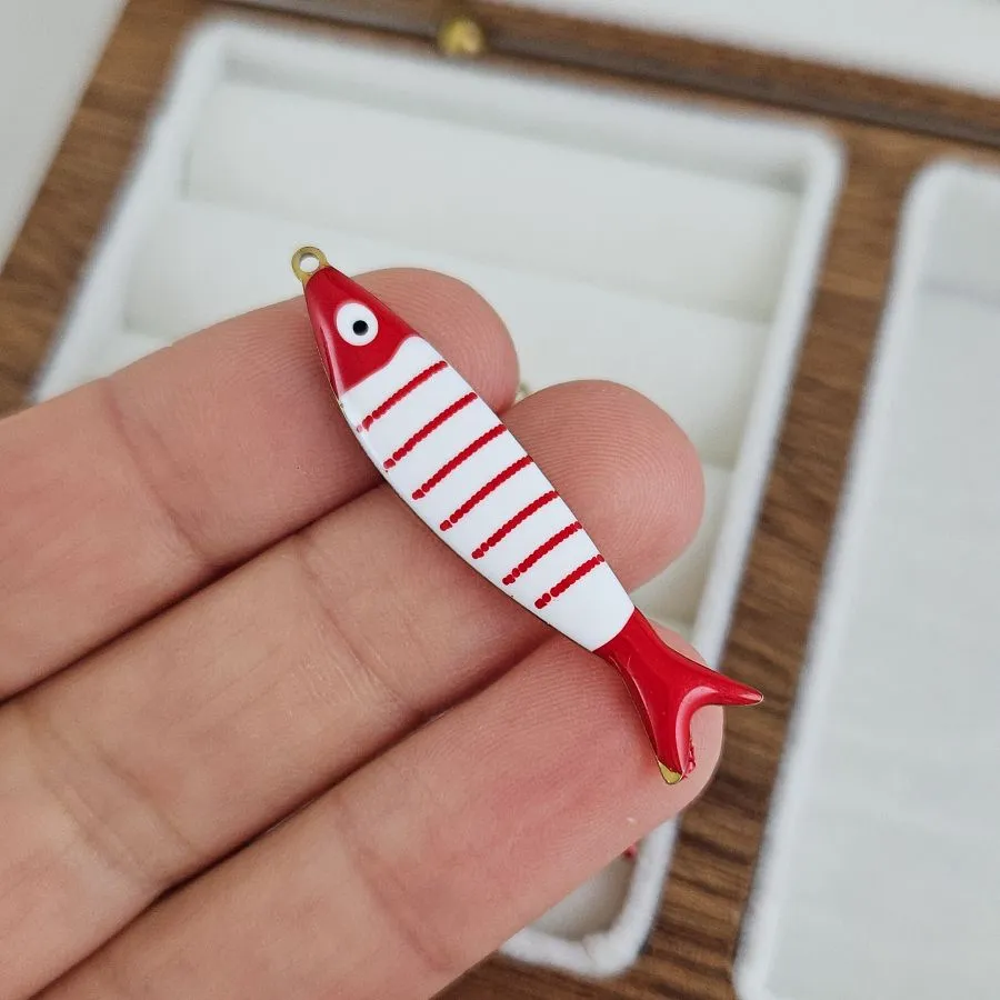 Подвеска Рыба 39.5х7.7х3.3 мм с эмалью, сталь в позолоте 18К (10208-КРАС) купить с доставкой по России | Интернет-магазин Viva Beads