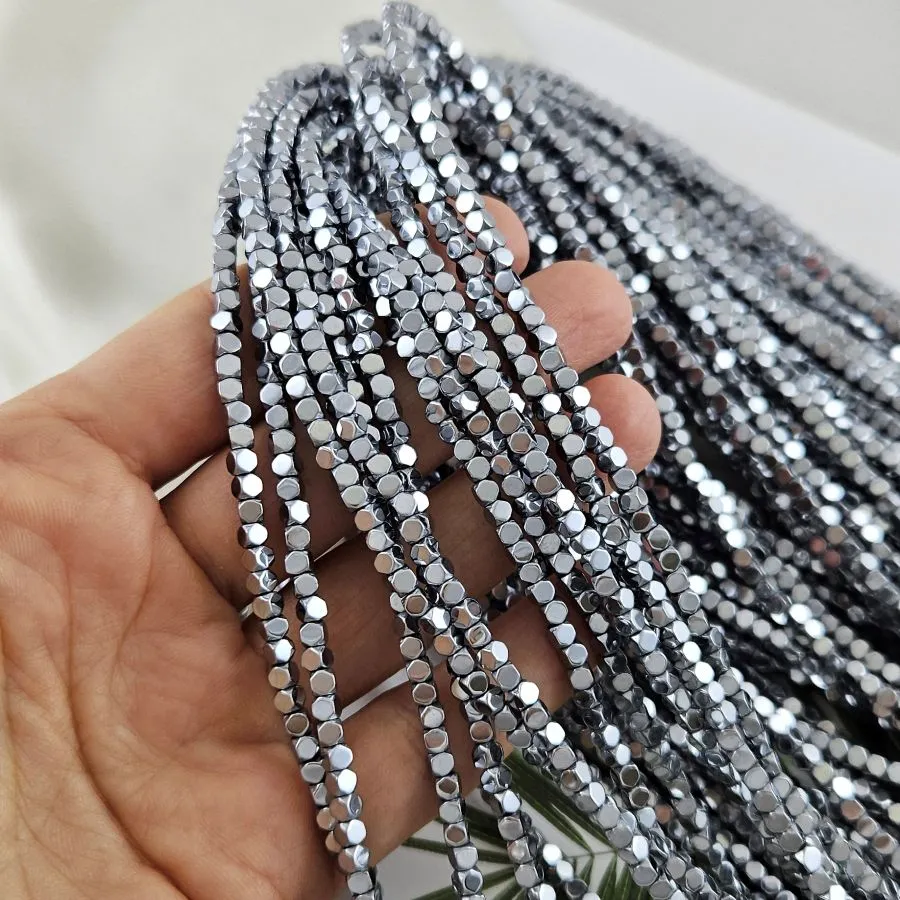 Нить 40 см Гематит, гематин 2.8 мм граненый куб цвет платина (6999-3-П) купить в Воронеже | Заказать в интернет-магазине Viva Beads
